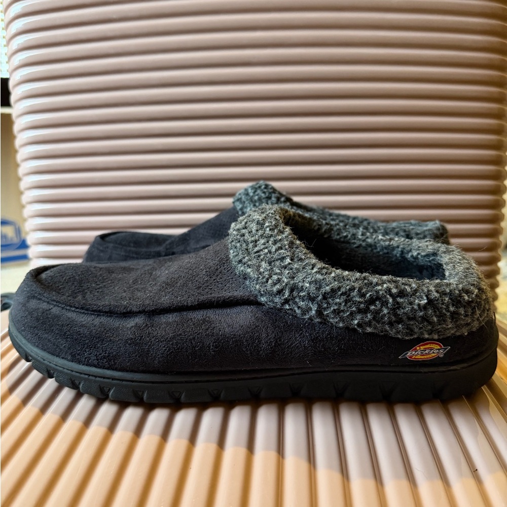 Dickies Men's Black Fleece-Lined Slippers